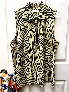MICHAEL KORS Zebra-Stripe Top Zip Polo Top 
SZ L